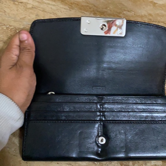 Authentic Coach used wallet. Has many many slits for a lot of cards. - Picture 3 of 8